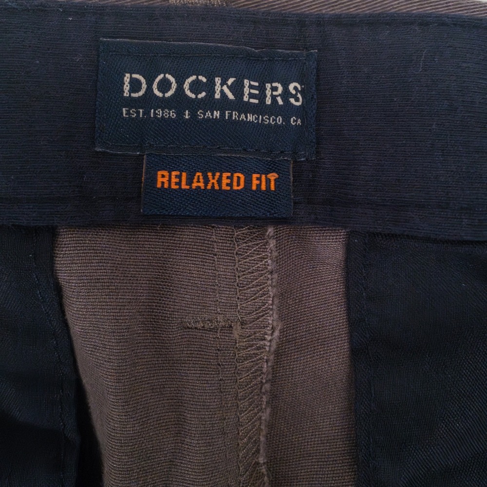 Dockers Comfort Khaki Pants Mens 36x32 Brown Relaxed Fit Pleated Stretch Cotton - Picture 11 of 16